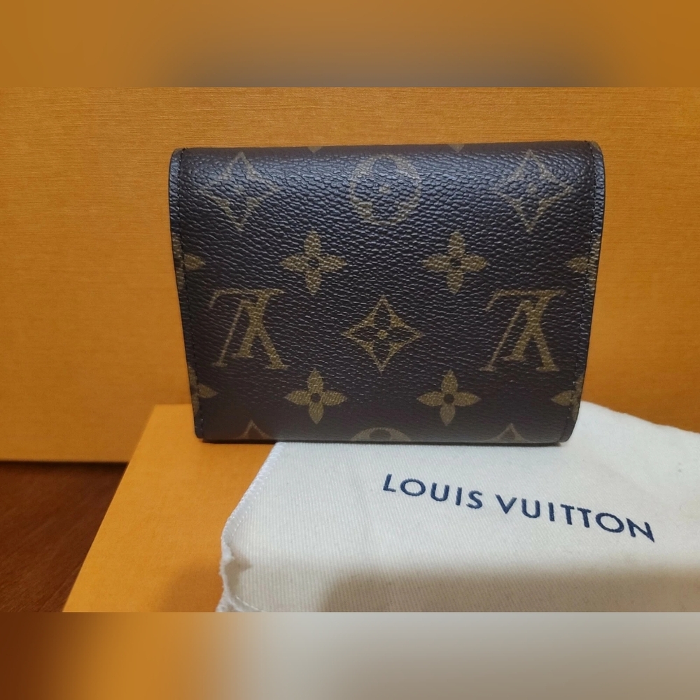 Louis Vuitton Monogram Victorine Wallet - Picture 2 of 9